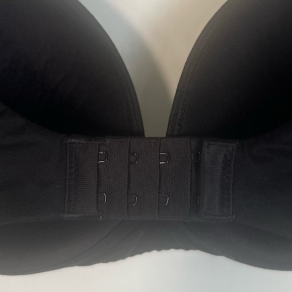 Victoria's Secret Lace Bra - Black and White - Picture 5 of 8